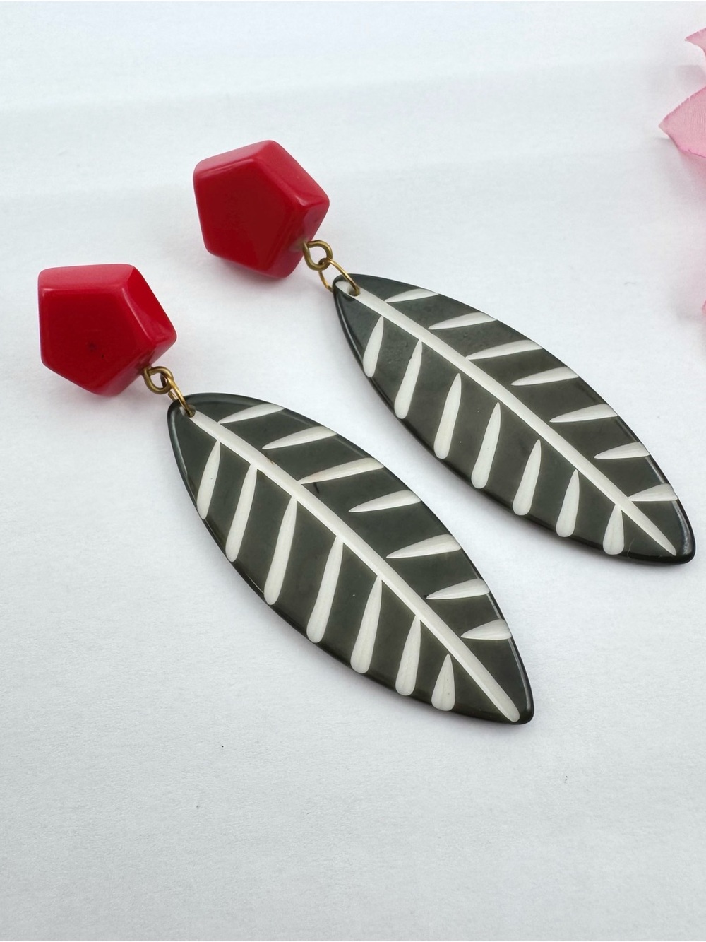 Vintage Carved Lucite Kitschy Leaf Drop Earrings Tiki Tropical Vaca Island Fun